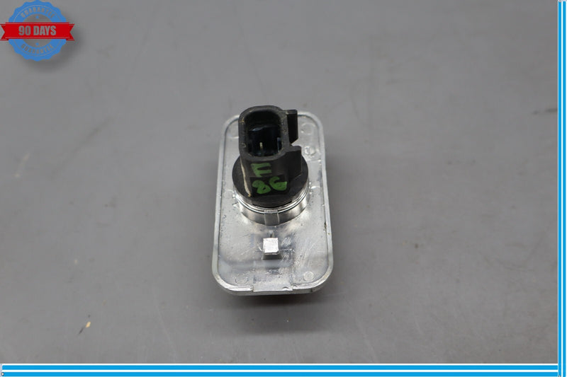 Load image into Gallery viewer, 03-09 HUMMER H2 Rear Center Clearance Marker Lamp Light Lens Oem