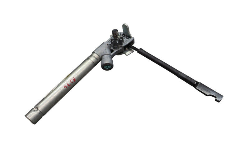 Load image into Gallery viewer, 14-20 Maserati Maserati M157 Front Right Side Seat Belt Buckle Pretensioner Oem