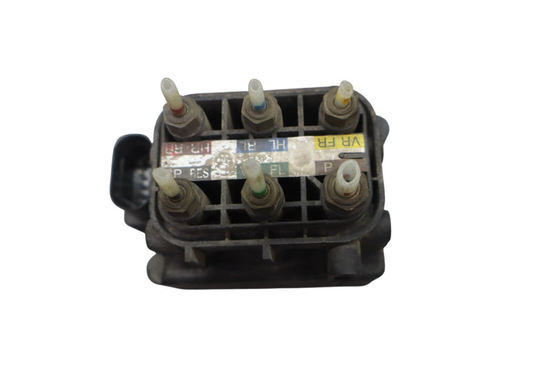 Load image into Gallery viewer, 07-13 Mercedes W221 S550 Airmatic Air Pneumatic Suspension Valve Block Oem
