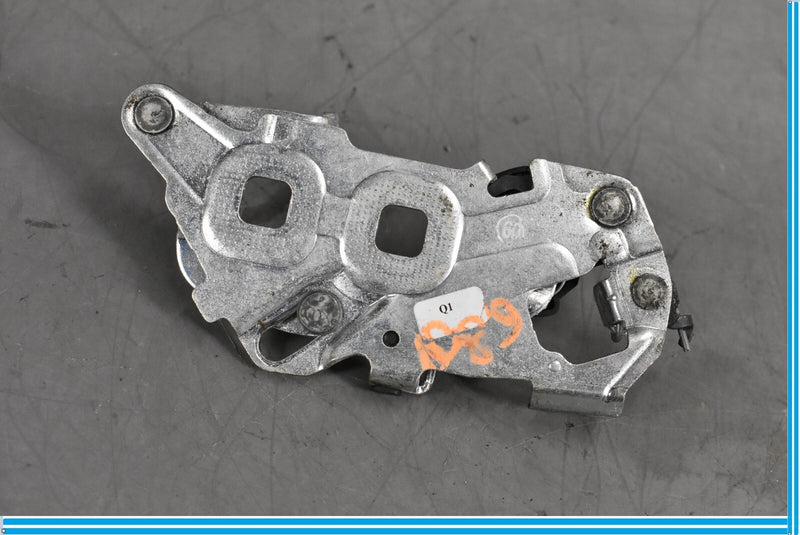 Load image into Gallery viewer, 12-18 Mercedes CLS550 CLS63 W218 Rear Trunk Lid Striker Oem