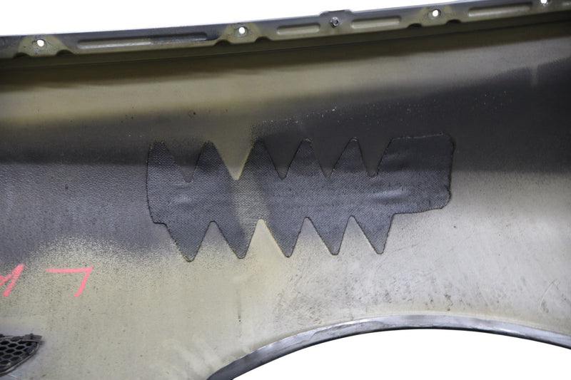 Load image into Gallery viewer, 03-13 Maserati Quattroporte M139 Left Driver Side Fender Cover Assembly Oem
