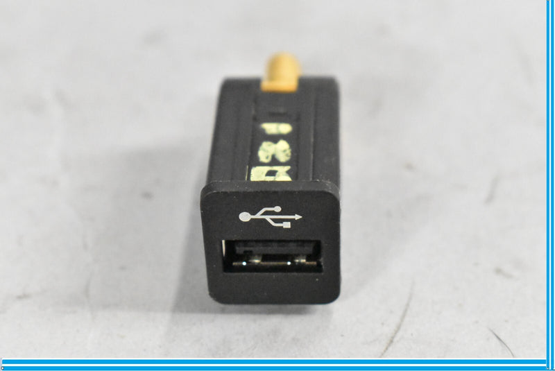 Load image into Gallery viewer, 09-15 BMW 750i 750Li F01 F02 USB Socket Input Receiver 9167196 Oem