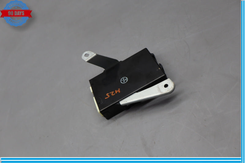 Load image into Gallery viewer, 07-12 Lexus LS460 LS460L Seat Belt Seatbelt Control Module Unit 89815-50020 Oem