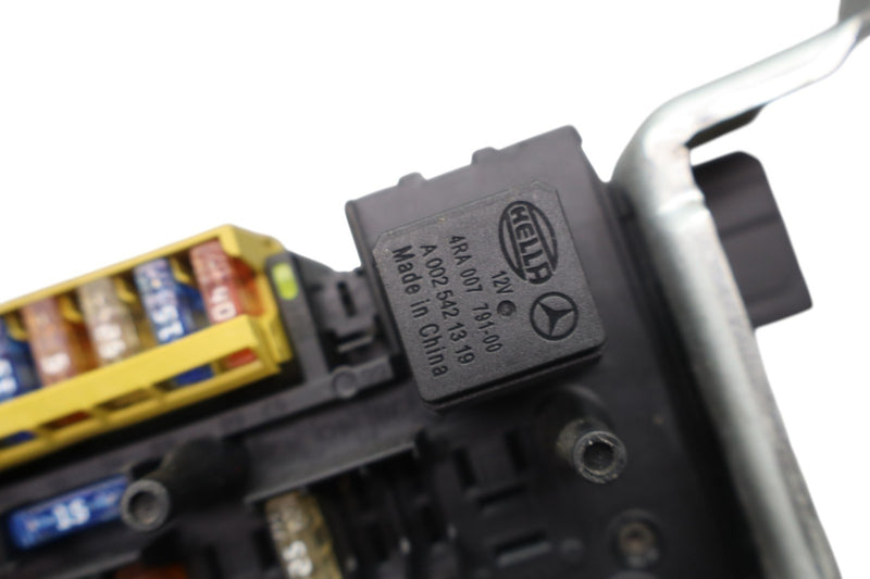 Load image into Gallery viewer, 10-18 Mercedes CLS550 E350 W218 Rear SAM Module Fuse Box Relay 2129005001 Oem