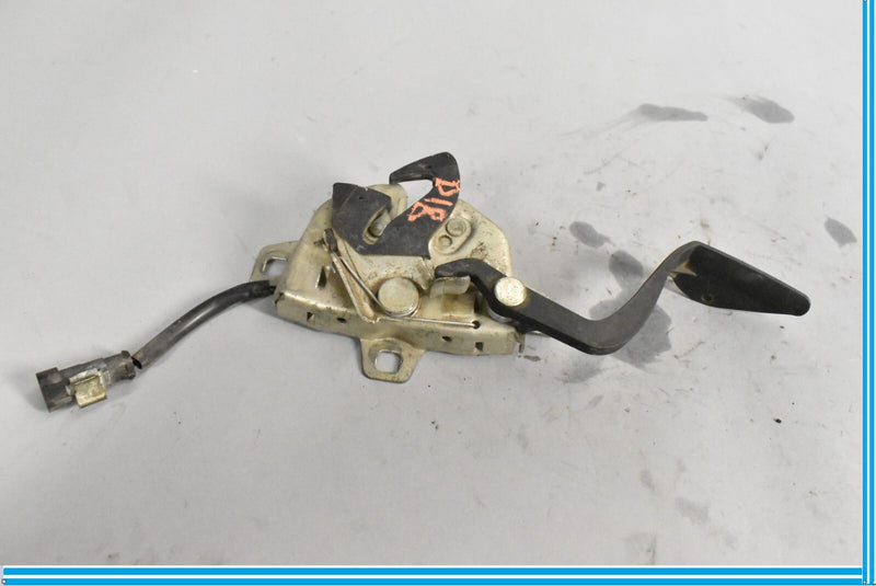 Load image into Gallery viewer, 03-12 Maserati Quattroporte Front Hood Lock Latch Assembly Oem