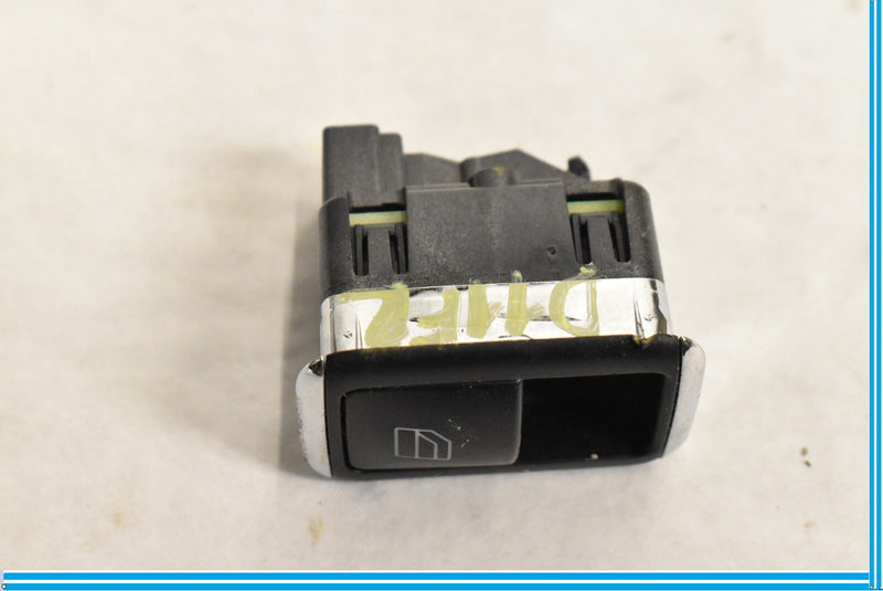 Load image into Gallery viewer, 2010 MERCEDES BENZ C300 (W204) FRONT / REAR - PASSENGER WINDOW SWITCH (BLACK)