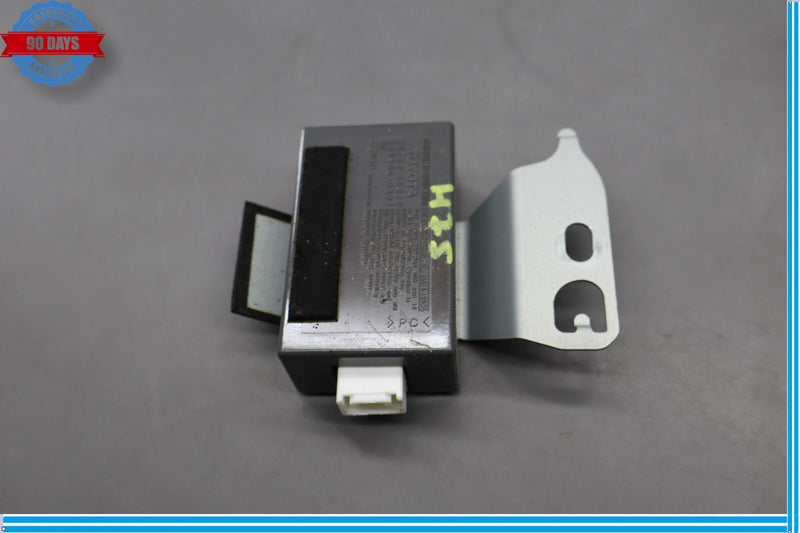 Load image into Gallery viewer, 07-10 Lexus LS460 XF40 TPMS Tire Pressure Monitor Receiver 89760-50010 Oem