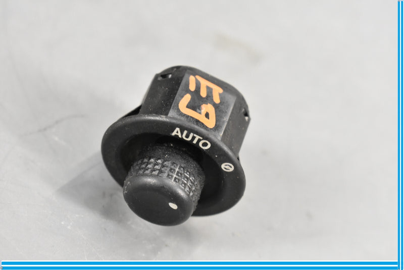 Load image into Gallery viewer, 10-13 Land Rover Range Rover Steering Column Adjust Switch Oem