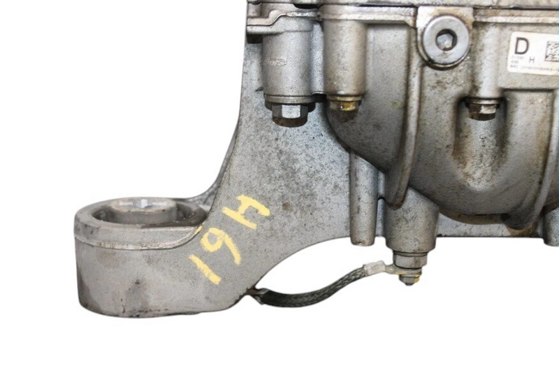 Load image into Gallery viewer, 11-16 Volkswagen Touareg VW Rear Axle Differential Carrier Diff Assembly Oem