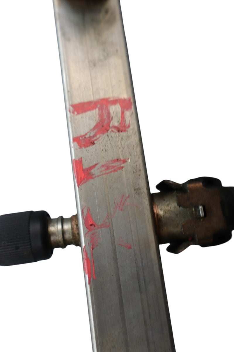 Load image into Gallery viewer, 03-19 Maserati Quattroporte M139 Right Side Fuel Injector Rail With Injector Oem