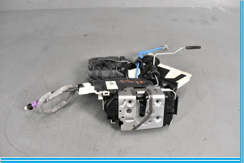 Load image into Gallery viewer, 14-18 Mercedes CLA250 C117 Rear Right Passenger Side Door Lock Dust Cover Oem
