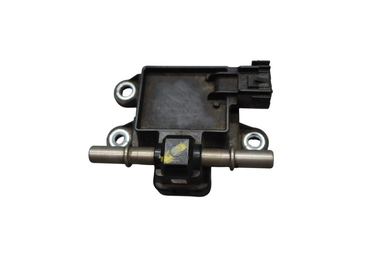 Load image into Gallery viewer, 14-22 Land Rover Range Rover L405 Fuel Gas Pressure Sensor CPLA9C086AA Oem