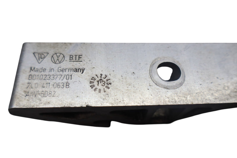 Load image into Gallery viewer, 03-10 Porsche Cayenne Front Left Or Right Sway Bar Bracket 7L0411063 Oem