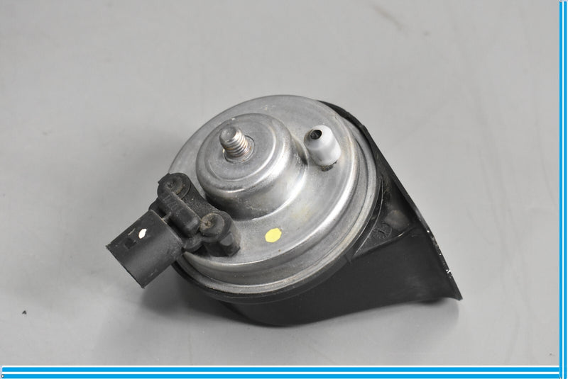 Load image into Gallery viewer, 12-18 BMW 650i 640i F12 Low Note Tone Horn Signal Oem
