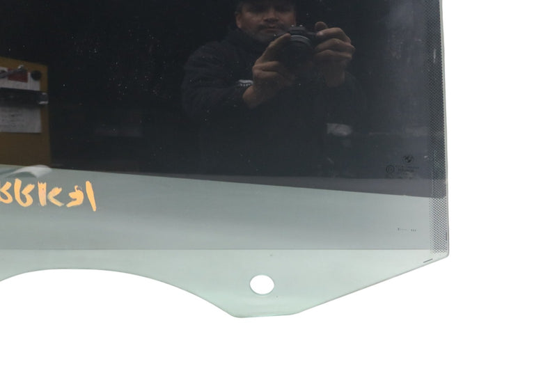Load image into Gallery viewer, 10-17 BMW 535i GT 550i GT F07 Rear Right Passenger Side Door Window Glass Oem