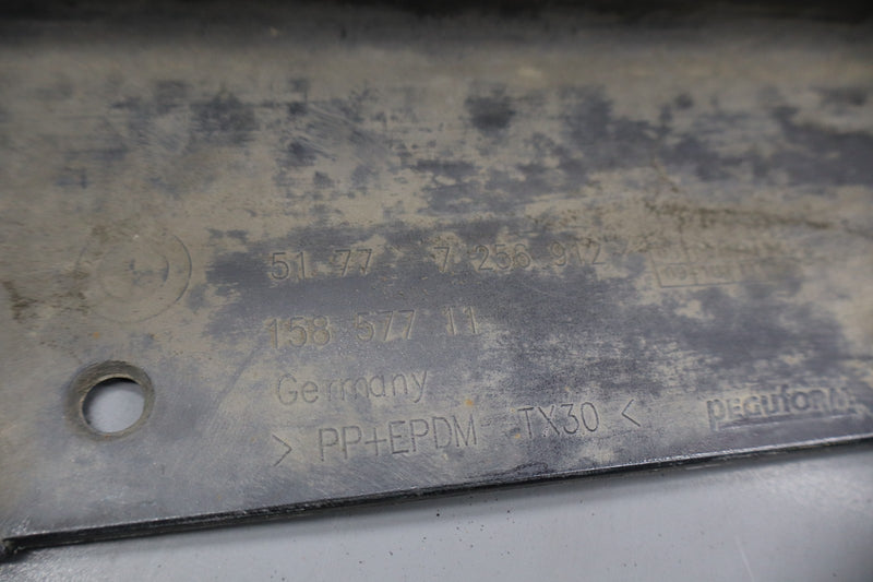 Load image into Gallery viewer, 12-18 BMW 328i Active Hybrid 3 Right Side Rocker Skirt Cover Molding Oem Damaged