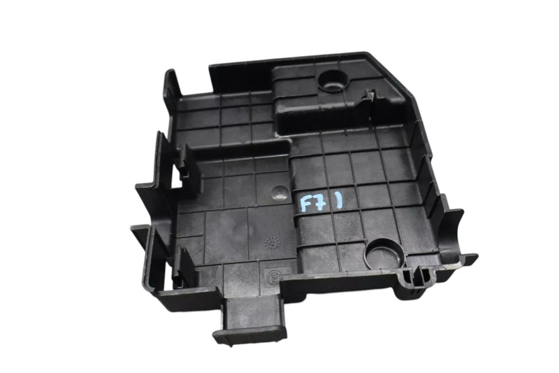 Load image into Gallery viewer, 14-20 Maserati Ghibli Battery Terminal Junction Fuse Box Cover 670002029 Oem