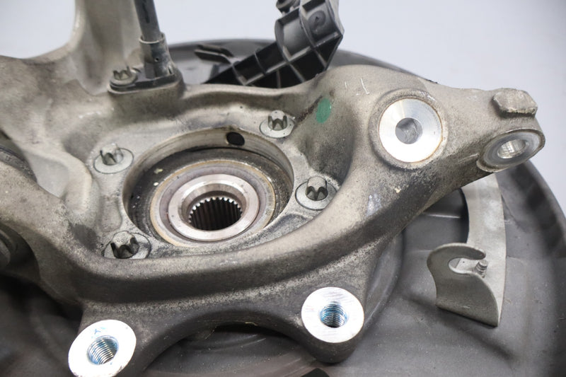 Load image into Gallery viewer, 08-17 Mercedes E350 C250 C350 Rear Right Passenger Side Spindle Knuckle Hub Oem