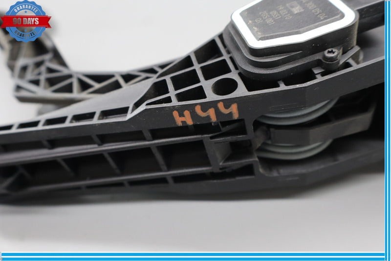 Load image into Gallery viewer, 06-13 Mercedes W164 ML350 GL450 Gas Throttle Pedal Accelerator 1643000504 Oem