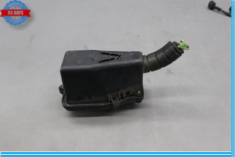 Load image into Gallery viewer, 10-16 Porsche Panamera 970 Engine Compartment Fuse Box W/ Cover Oem