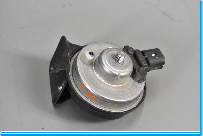 Load image into Gallery viewer, 12-18 BMW 650i 640i F12 Low Note Tone Horn Signal Oem