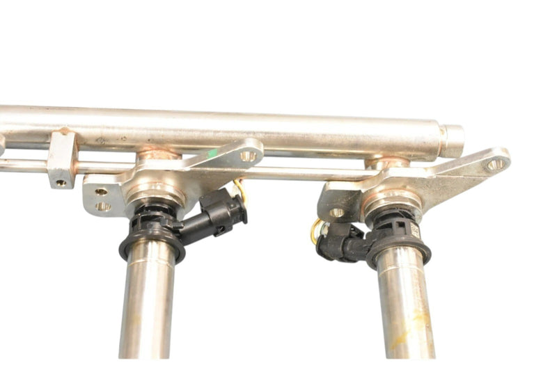 Load image into Gallery viewer, 12-16 Mercedes W207 E350 Right Side Fuel Injection Rail Line w/ Injectors OEM