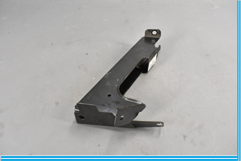 Load image into Gallery viewer, 05-11 Mercedes SLK280 SLK350 Rear Right Side Quarter Panel Mount Bracket Oem