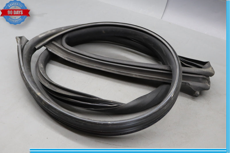 Load image into Gallery viewer, 14-20 Maserati Ghibli Front Right Side Door Body Weatherstrip Gasket Seal Oem