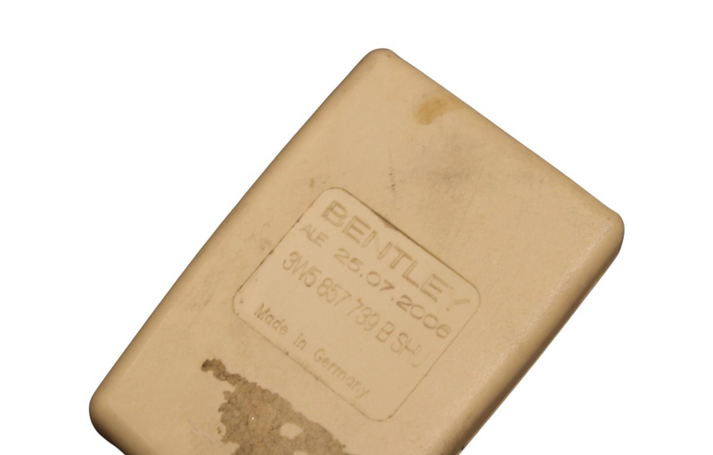 Load image into Gallery viewer, 06-13 Bentley Continental Flying Spur Rear Center Seat Belt Seatbelt Buckle Oem