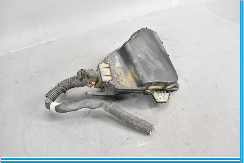 Load image into Gallery viewer, 11-18 Audi S8 A8 Quattro Engine Compartment Fuse Relay Housing Box W/ Cover Oem