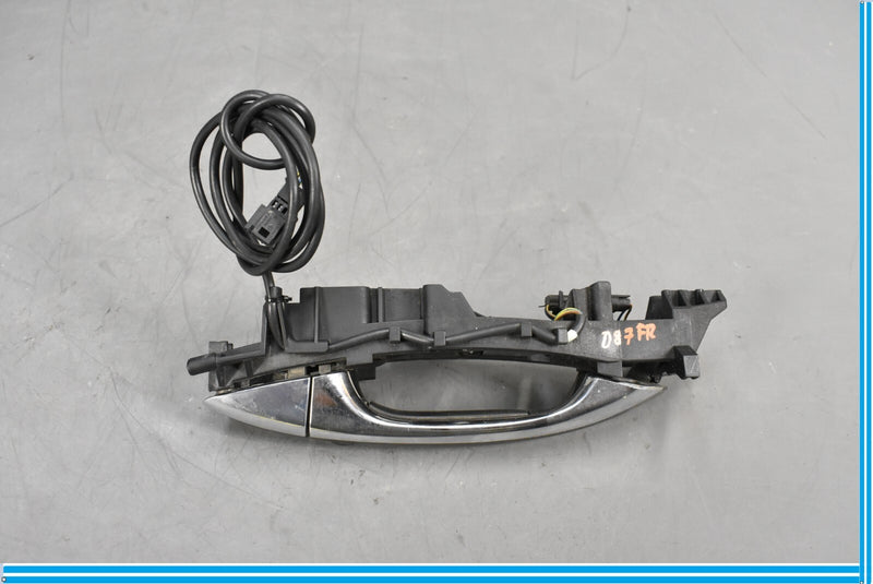 Load image into Gallery viewer, 06-11 Mercedes W219 CLS550 Front Right Passenger Exterior Door Lock Handle Oem