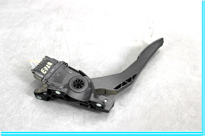 Load image into Gallery viewer, 09-15 Jaguar X250 XF XFR Gas Accelerator Pedal W/Pad 9X239F832AA Oem