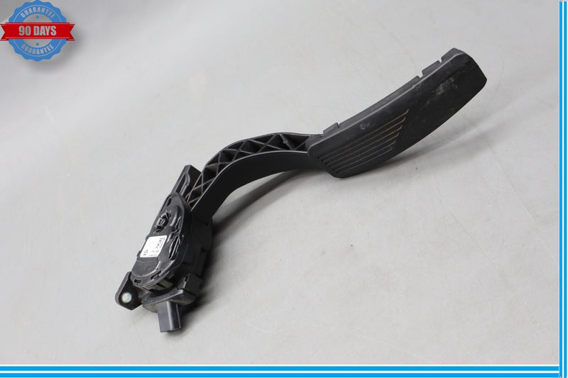 Load image into Gallery viewer, 14-20 Maserati Ghibli Gas Throttle Accelerator Pedal Sensor Black 04861714AD Oem