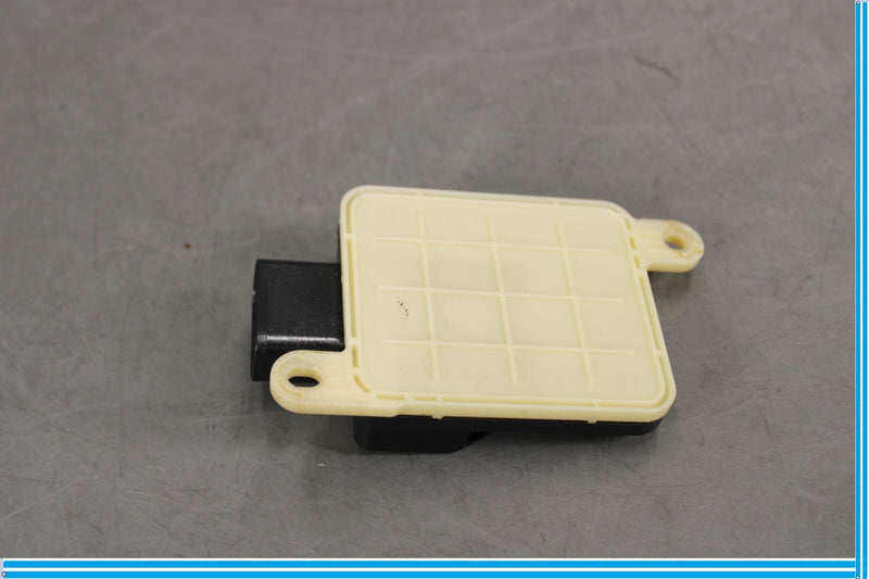 Load image into Gallery viewer, 10-13 Land Rover Range Rover Right Passenger Cruise Control Relay Module Oem