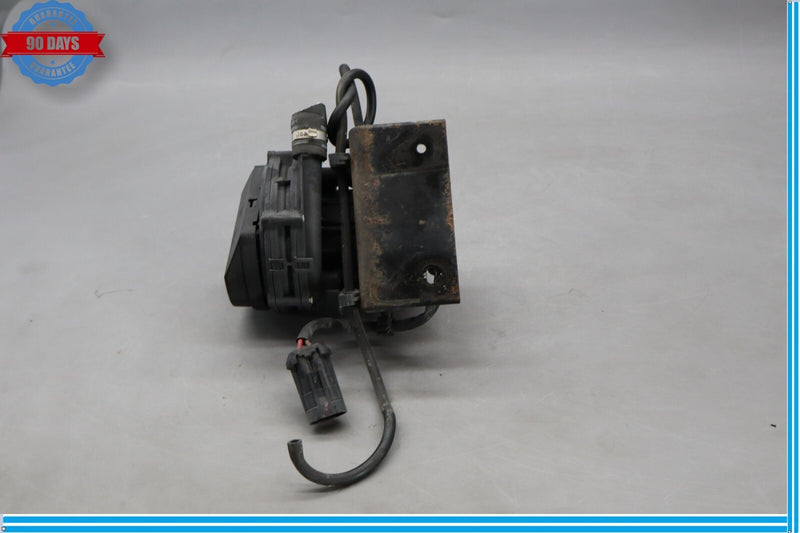 Load image into Gallery viewer, 04-08 Maserati Quattroporte Secondary Air Injection Pump Emission Control Oem