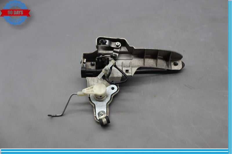 Load image into Gallery viewer, 03-13 Maserati Quattroporte M139 Front Left Side Exterior Door Handle Chrome Oem
