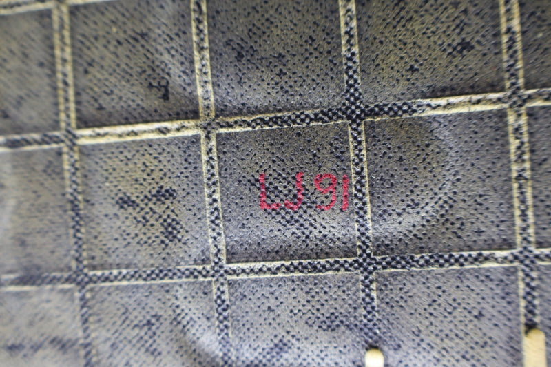 Load image into Gallery viewer, 14-17 Maserati Quattroporte Front Left Driver Side Lower Bottom Seat Cushion Oem