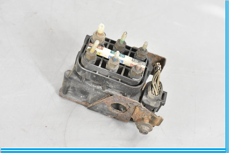 Load image into Gallery viewer, 07-13 Mercedes S550 S600 S400 W221 Air Suspension Pressure Valve Block Oem