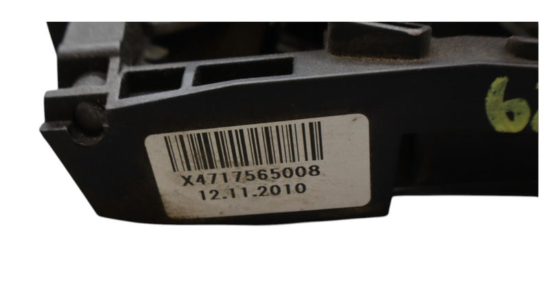 Load image into Gallery viewer, 11-16 BMW 528i 535i F10 Front Right Exterior Door Handle w/ Keyless Go Oem