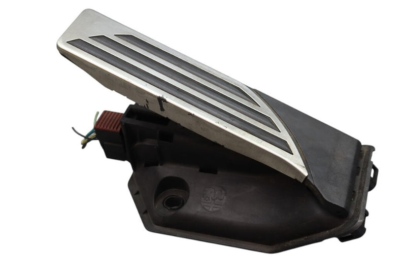 Load image into Gallery viewer, 17-23 Alfa Romeo Giulia Gas Accelerator Throttle Foot Pedal 20330479 Oem