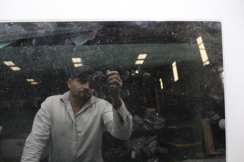 Load image into Gallery viewer, 09-12 Audi A4 Quattro Sun Roof Sunroof Top Glass Window Panel Oem