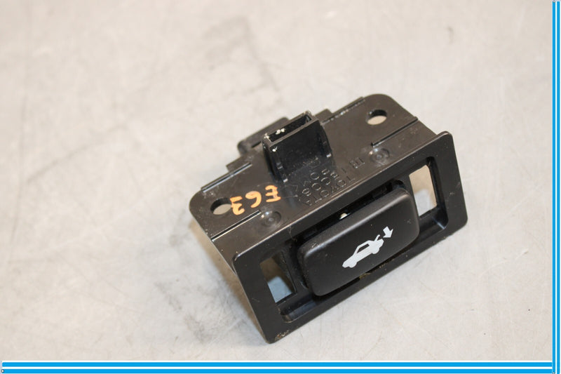 Load image into Gallery viewer, 07-17 Lexus LS460 Power Trunk Close Lid Control Switch Button 15C081 Oem