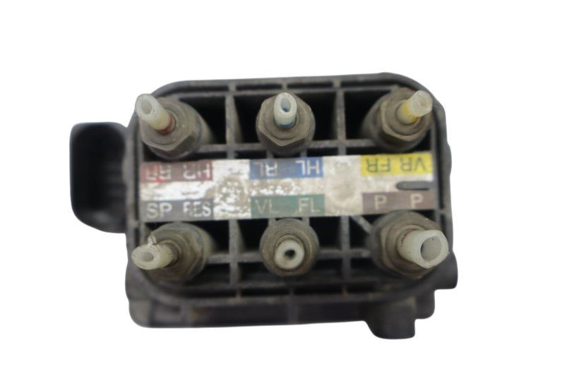 Load image into Gallery viewer, 07-13 Mercedes W221 S550 Airmatic Air Pneumatic Suspension Valve Block Oem