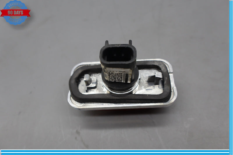Load image into Gallery viewer, 03-09 HUMMER H2 Rear Center Clearance Marker Lamp Light Lens Oem