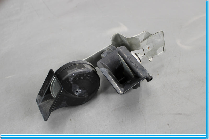 Load image into Gallery viewer, 04-10 BMW 645Ci 650i Low & High Pitch Horn Set W/Bracket 6935709 Oem