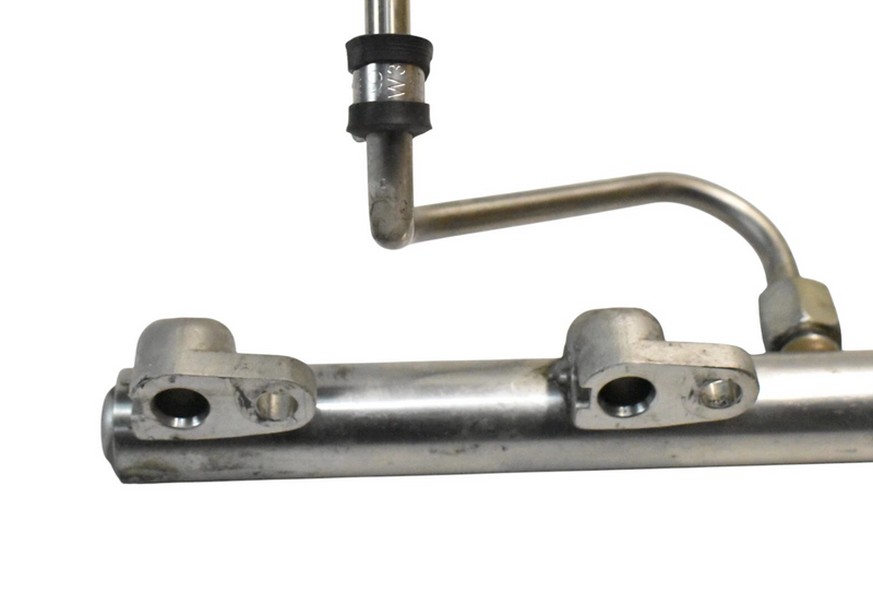 Load image into Gallery viewer, 14-20 Maserati Quattroporte GTS 3.8L V8 Fuel Rail w/ Injectors 000293546 Oem