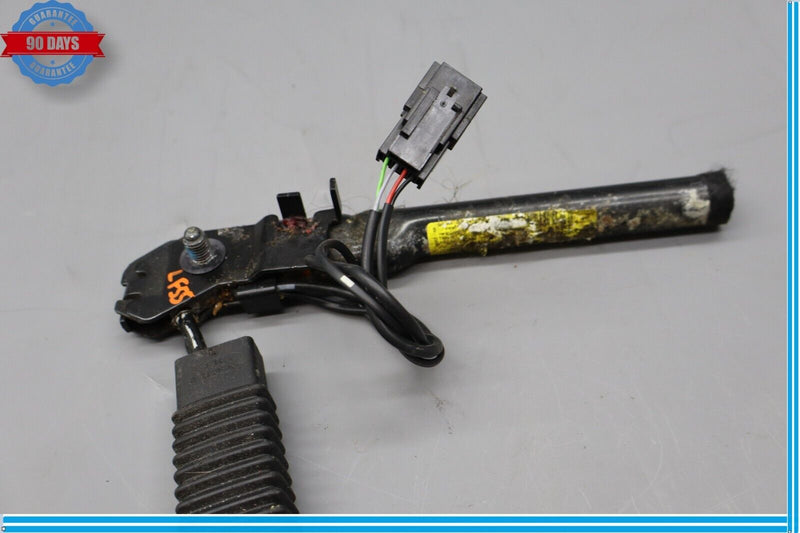 Load image into Gallery viewer, 10-13 Jaguar XJ XJL Left Driver Side Seat Belt Seatbelt Buckle Black Oem