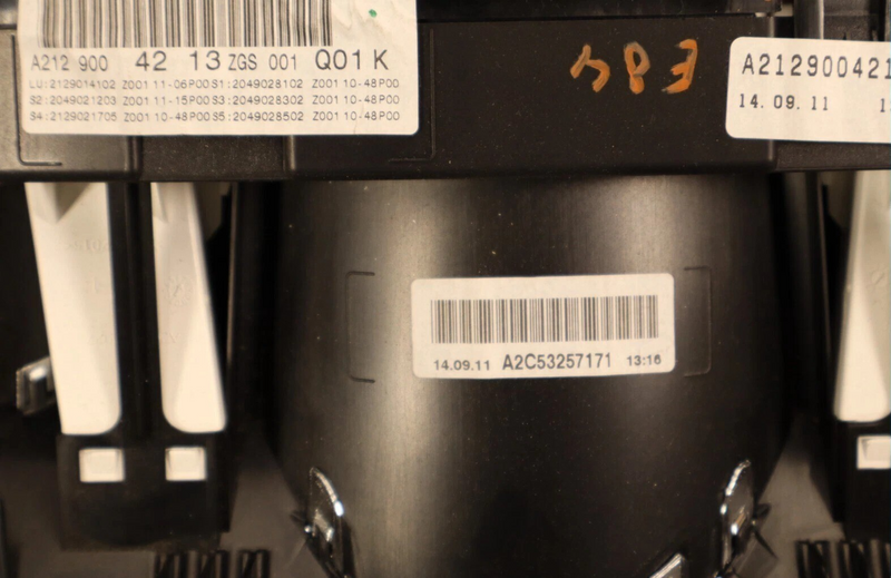 Load image into Gallery viewer, 10-13 Mercedes E500 E350 CLS550 Instrument Cluster Gauge Speedometer OEM