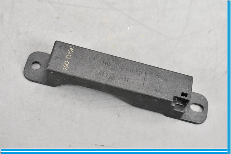 Load image into Gallery viewer, 13-16 Mercedes GL450 X166 Rear Left Keyless Entry Antenna Receiver Module Oem