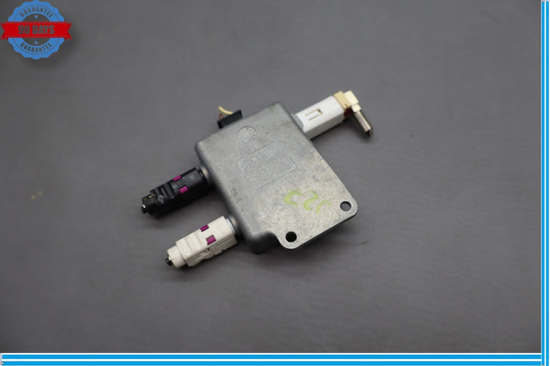 Load image into Gallery viewer, 06-11 Mercedes W219 CLS550 CLS500 Antenna Booster Phone Amplifier AMP Oem